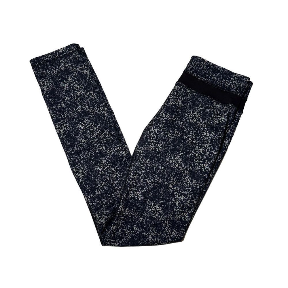 Women’s Lululemon legging size 6 navy blue
